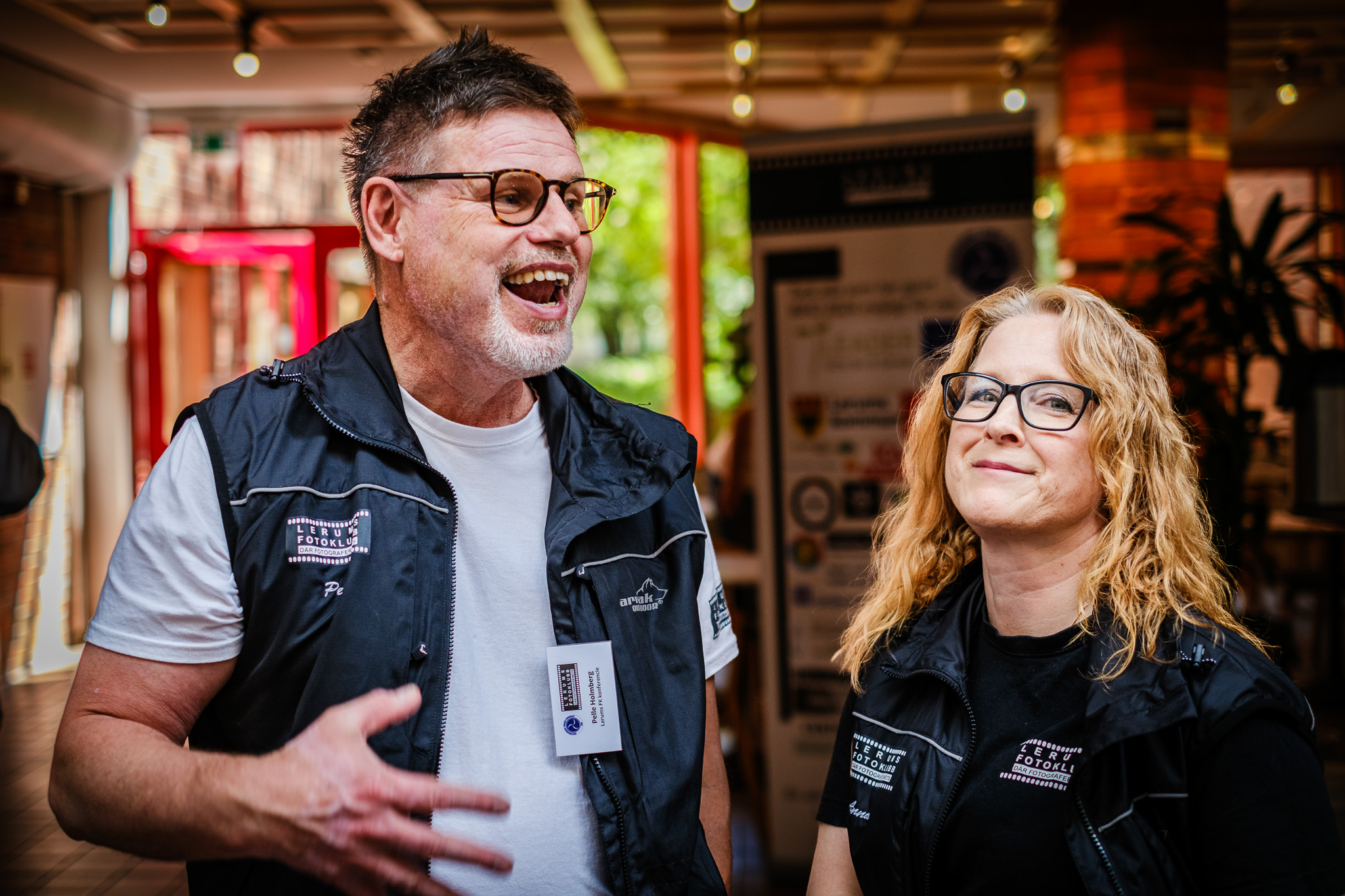 Helgens moderatorer Pelle Holmberg och Anna Grizelj